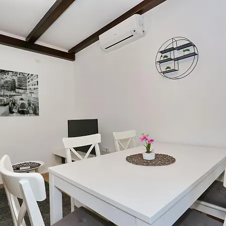 Vikendica Holiday Piastra - *
